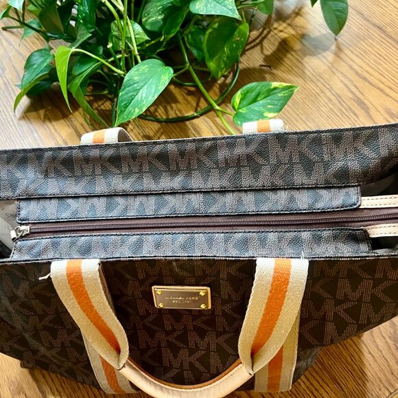 Michael Kors Travel Tote - Brown Logo Print (Large) - Picture 4 of 5